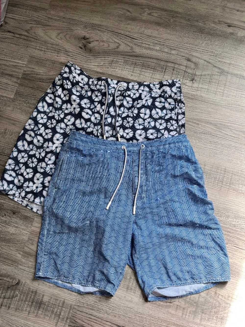 LOT OF 2 Pairs Johnnie-O Swim Trunks Lined Men's Size large